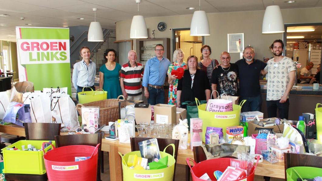 Overhandiging ingezamelde spullen in 2016 IMG_6509.jpg