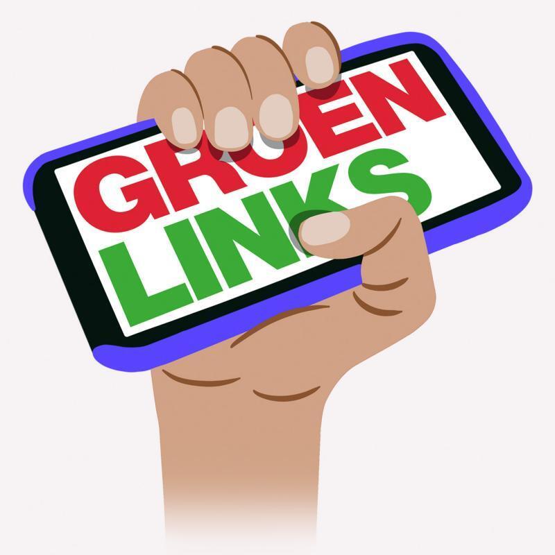 Hand die telefoon vasthoudt met daarop GroenLinks logo